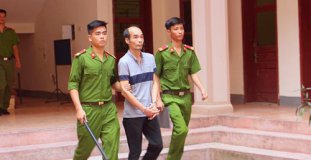 Chia tiền biển thủ của công ty cho họ hàng