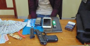 Kẻ vận chuyển ma tuý nổ súng cản đường cảnh sát