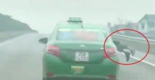 Bắt khẩn cấp tài xế hất chiến sĩ công an lên capo, phóng đi gần 20km